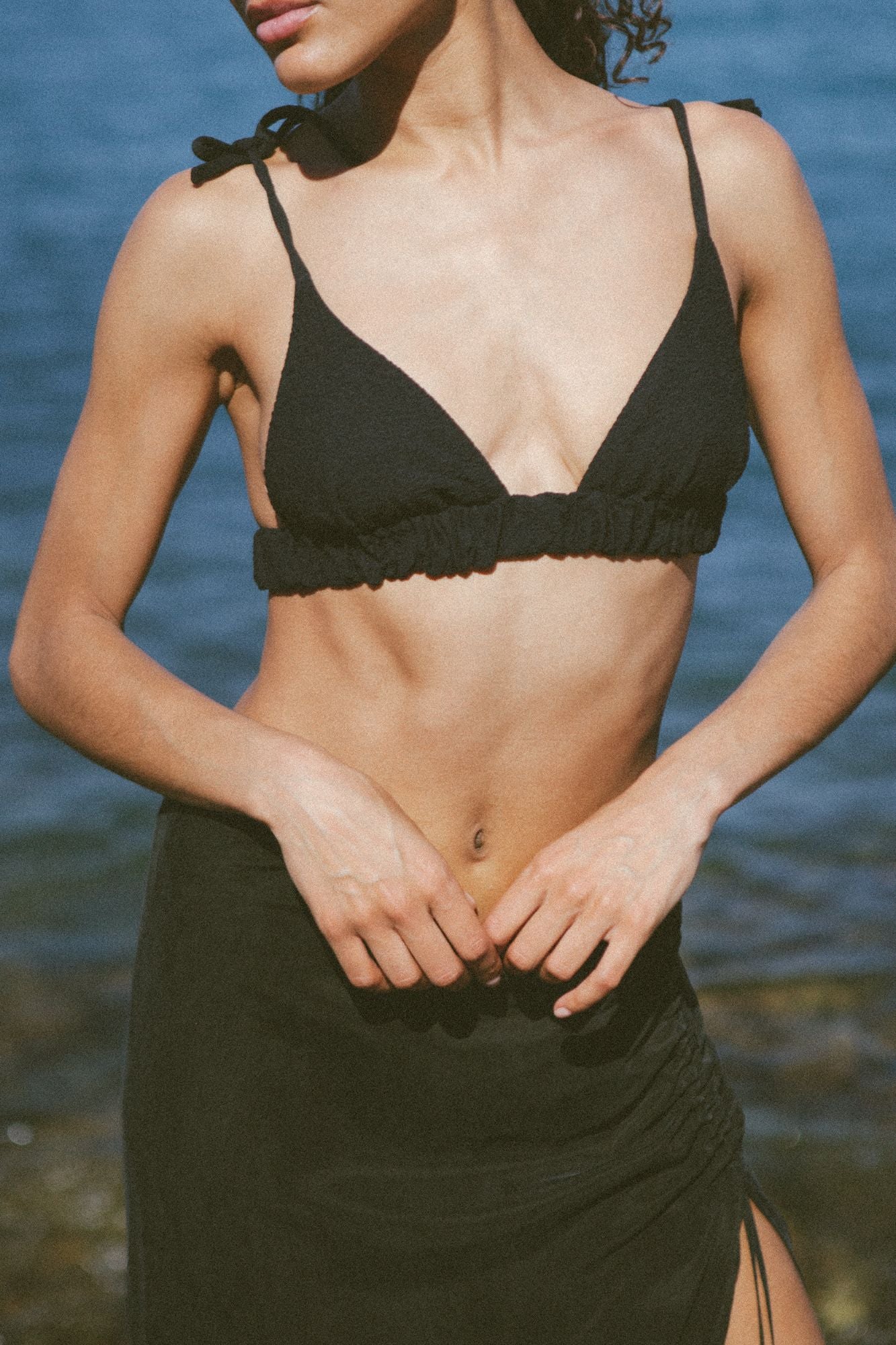 Góra od bikini Before Sunrise Czarna - Image 7