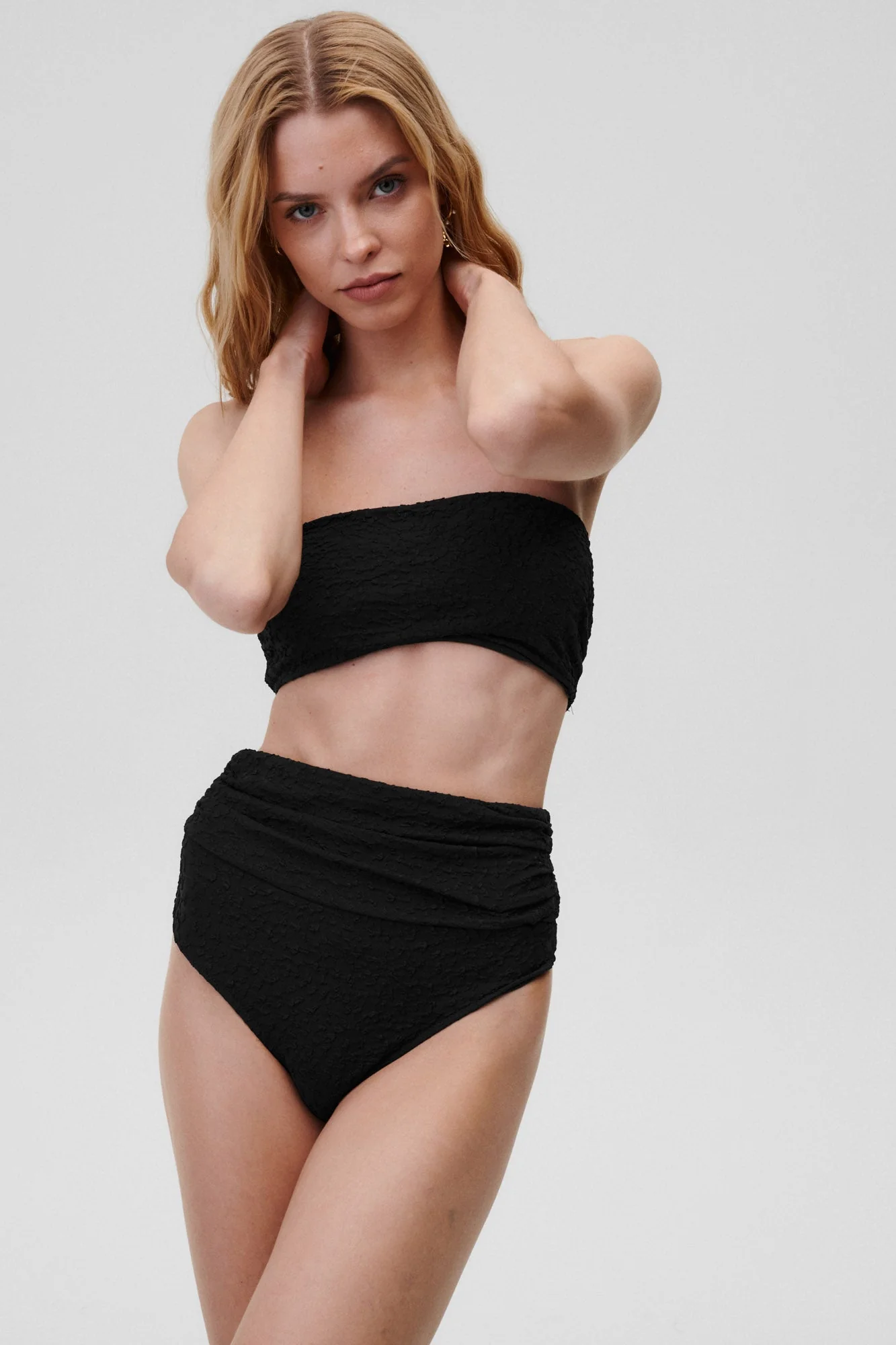 Góra od bikini Golden Hour Czarna - Image 6