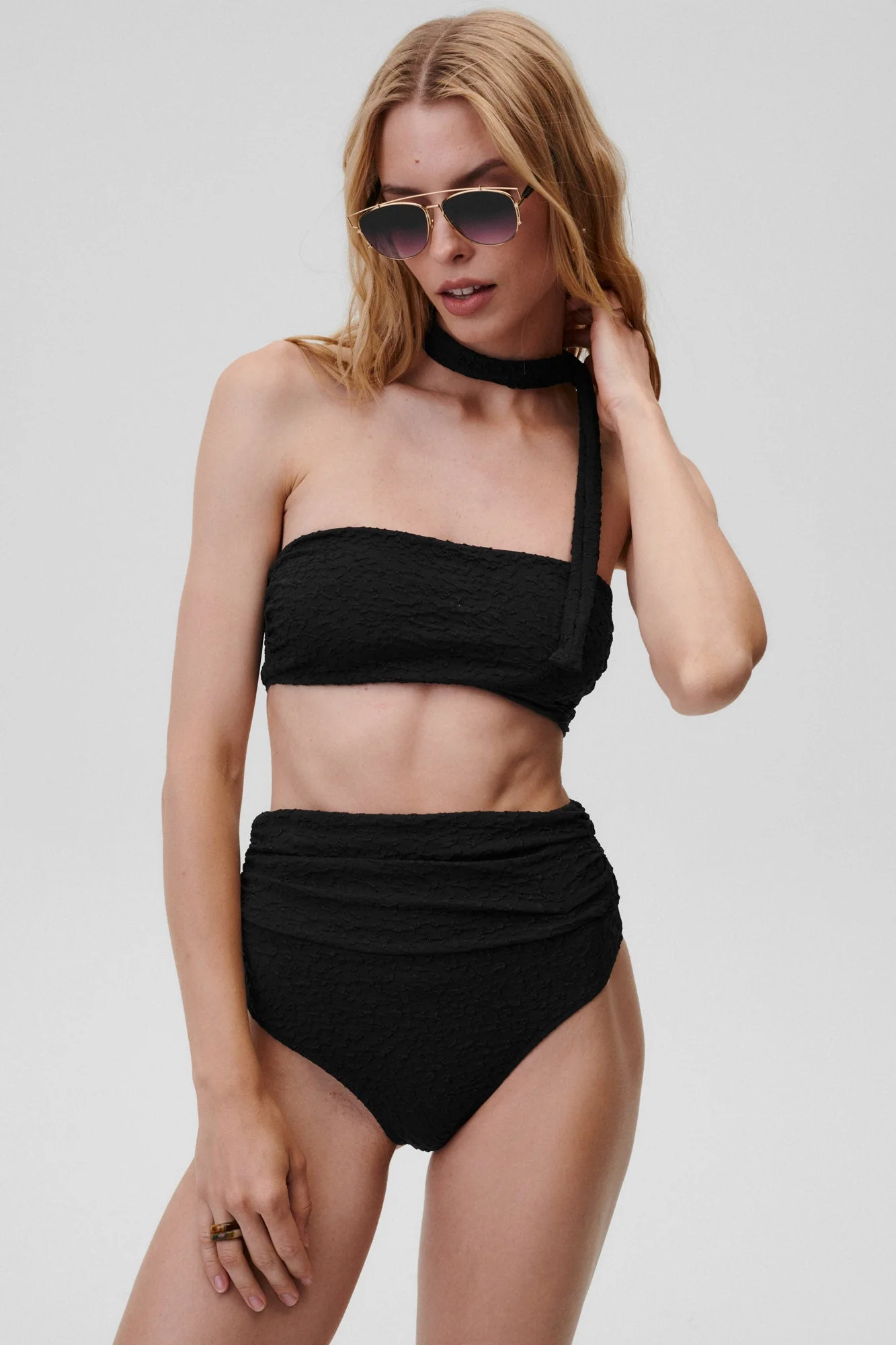 Góra od bikini Golden Hour Czarna - Image 8