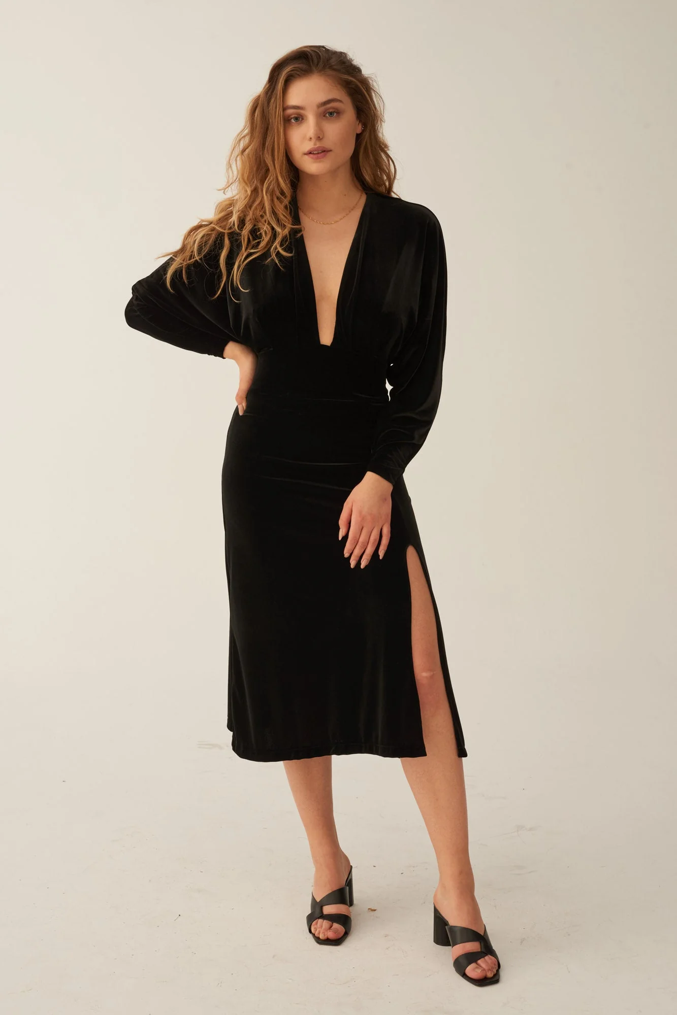 Sukienka Date Night Midi Czarna - Image 4