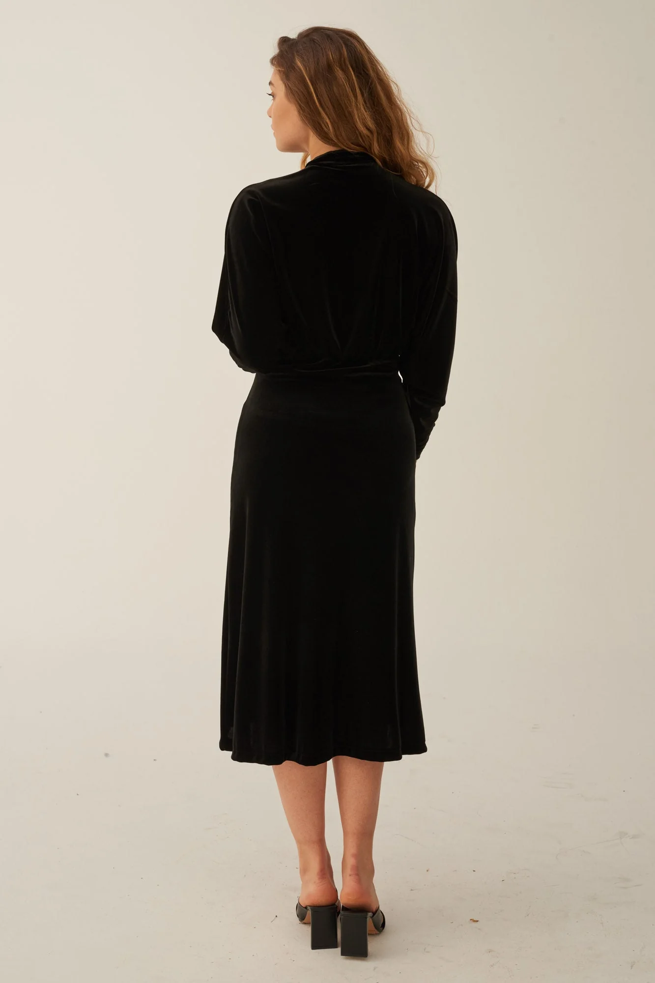 Sukienka Date Night Midi Czarna - Image 6