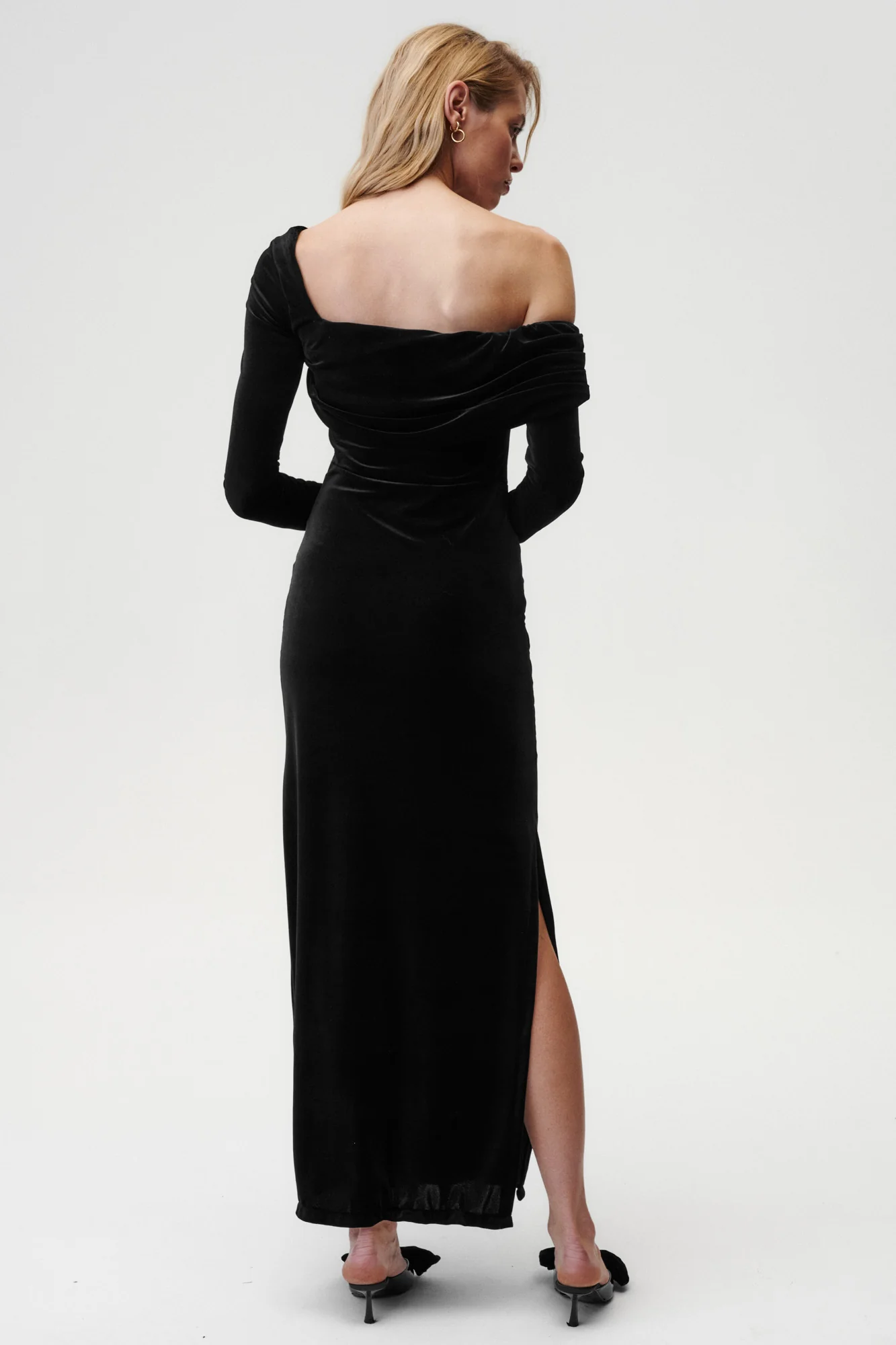 Sukienka Femme Fatale Czarna - Image 3