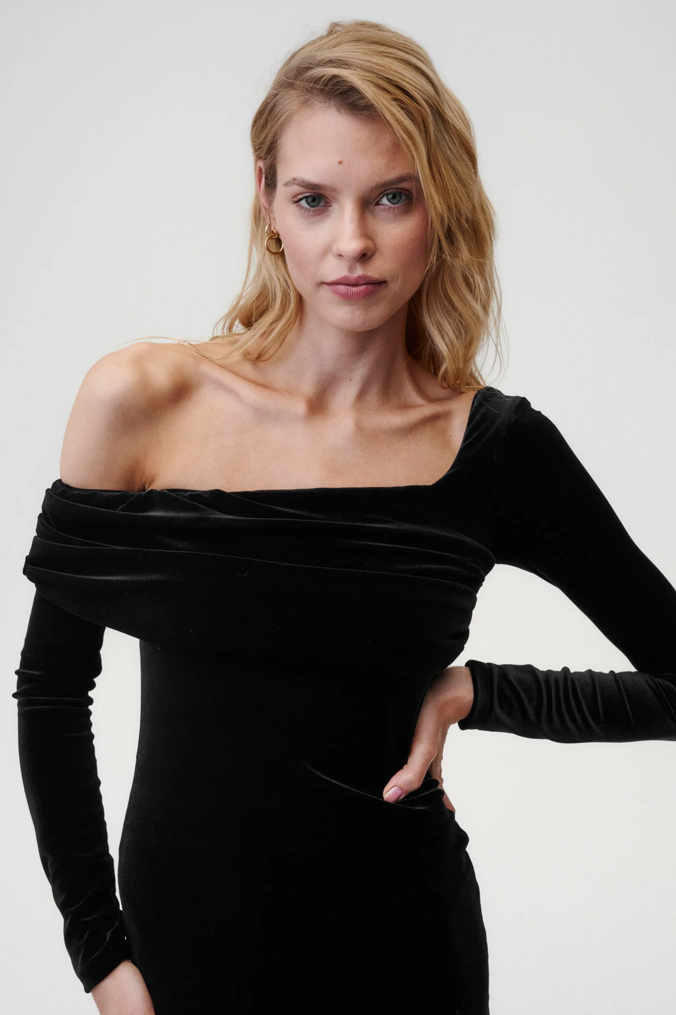 Sukienka Femme Fatale Czarna - Image 5